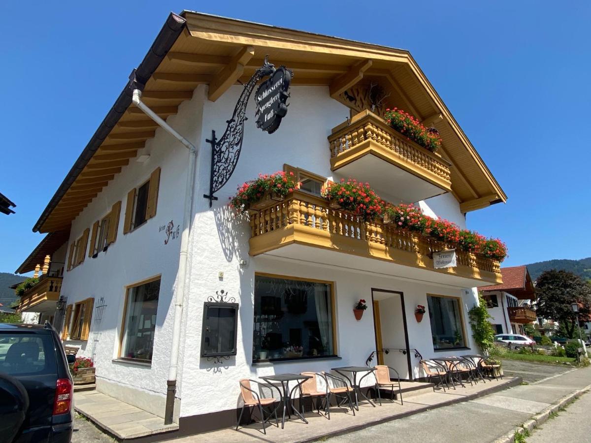 Gaestehaus U Ferienwohnungen Veronika Incl Fruehstuecksbuffet Und Koenigscard Mit 200 Kostenlosen Attraktionen ウンターアンマーガウ エクステリア 写真