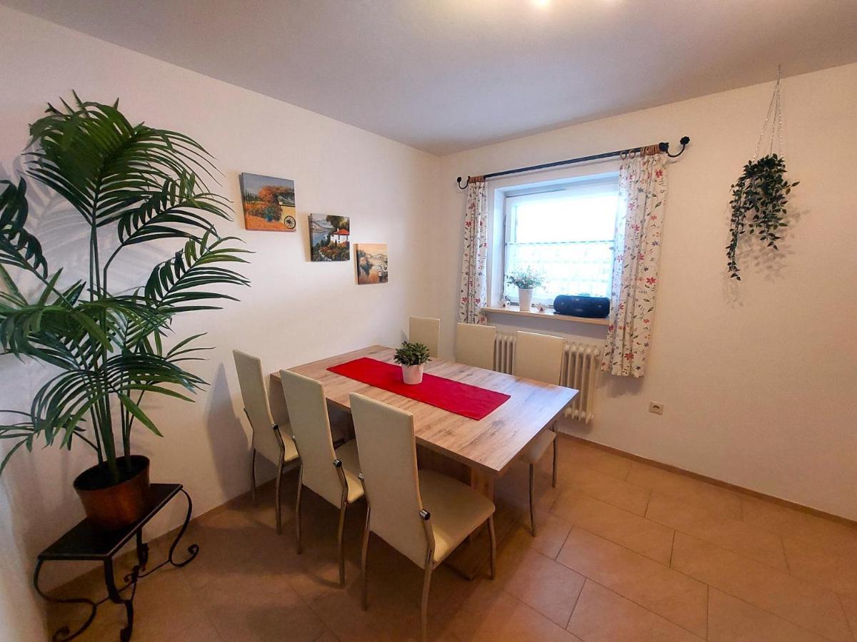 Gaestehaus U Ferienwohnungen Veronika Incl Fruehstuecksbuffet Und Koenigscard Mit 200 Kostenlosen Attraktionen ウンターアンマーガウ エクステリア 写真