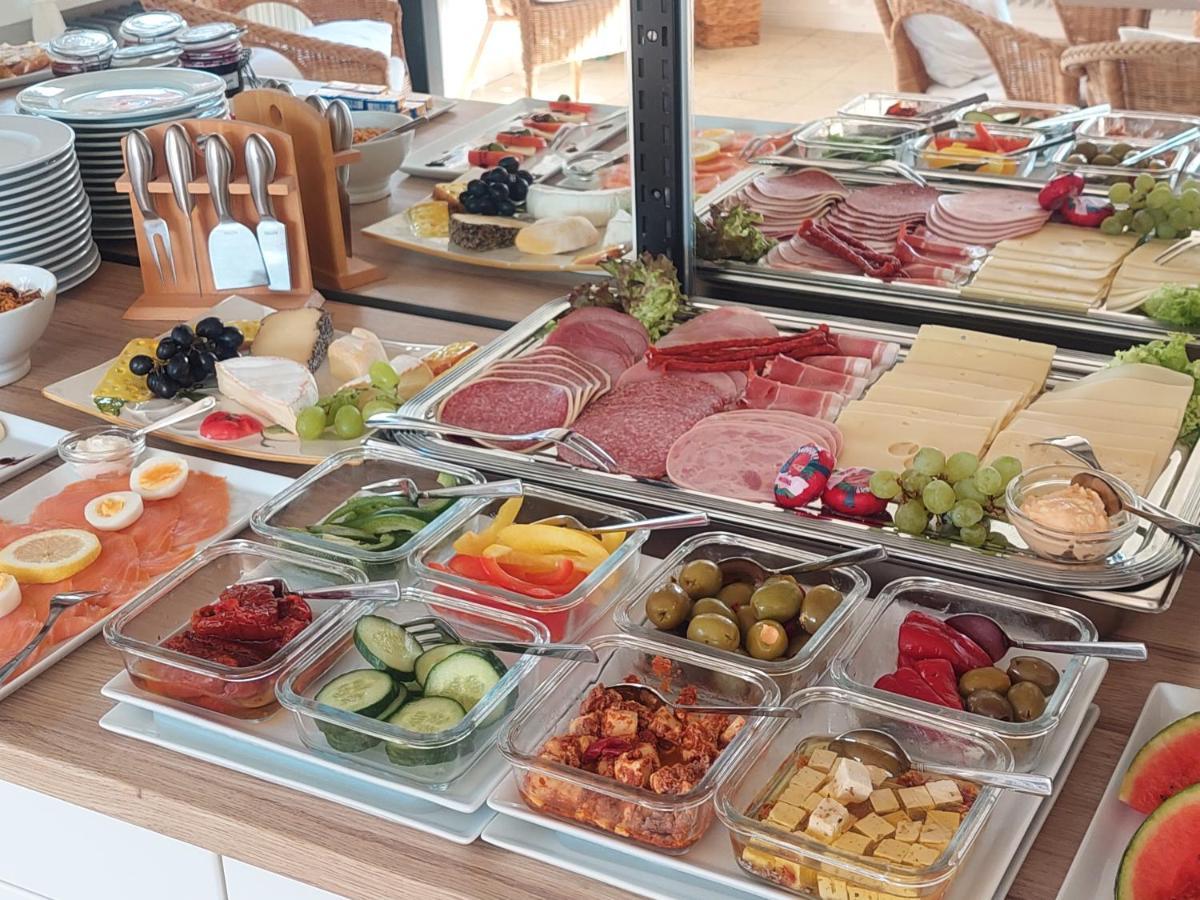 Gaestehaus U Ferienwohnungen Veronika Incl Fruehstuecksbuffet Und Koenigscard Mit 200 Kostenlosen Attraktionen ウンターアンマーガウ エクステリア 写真