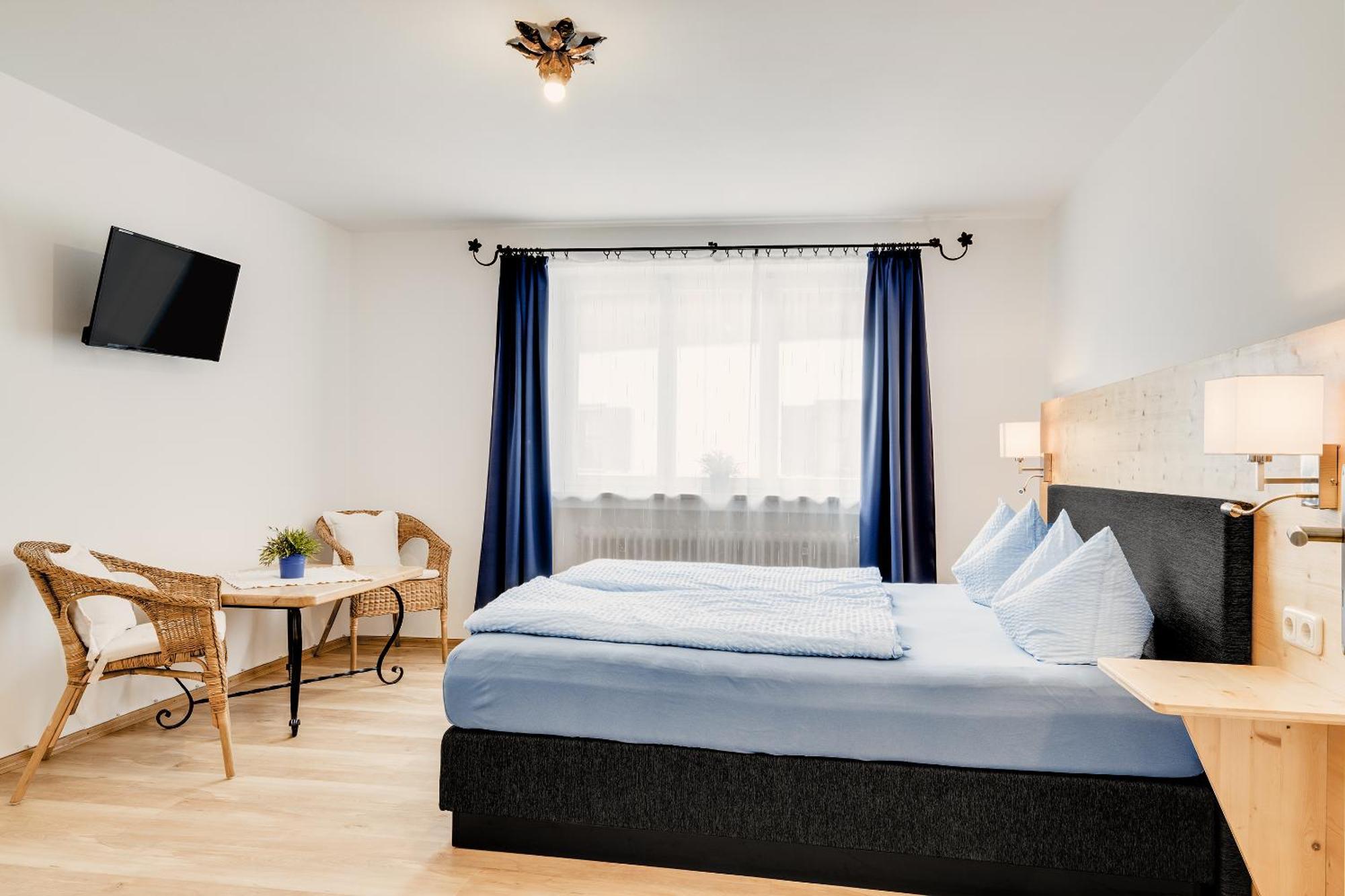 Gaestehaus U Ferienwohnungen Veronika Incl Fruehstuecksbuffet Und Koenigscard Mit 200 Kostenlosen Attraktionen ウンターアンマーガウ エクステリア 写真