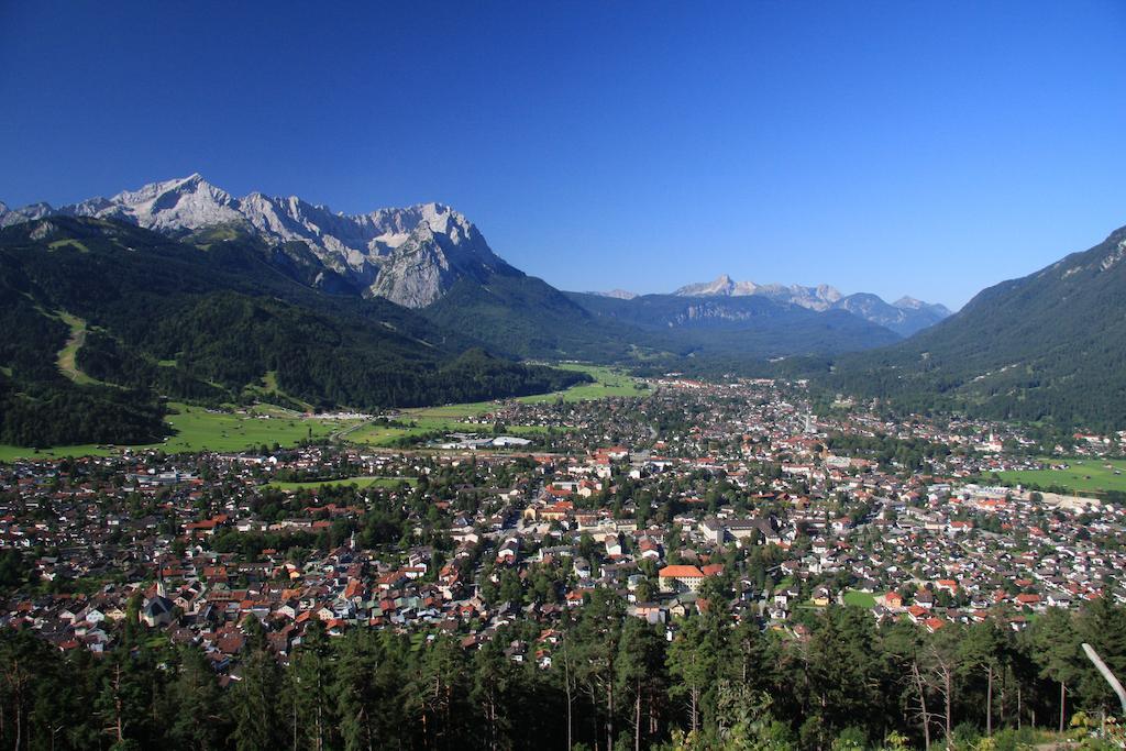Gaestehaus U Ferienwohnungen Veronika Incl Fruehstuecksbuffet Und Koenigscard Mit 200 Kostenlosen Attraktionen ウンターアンマーガウ 部屋 写真